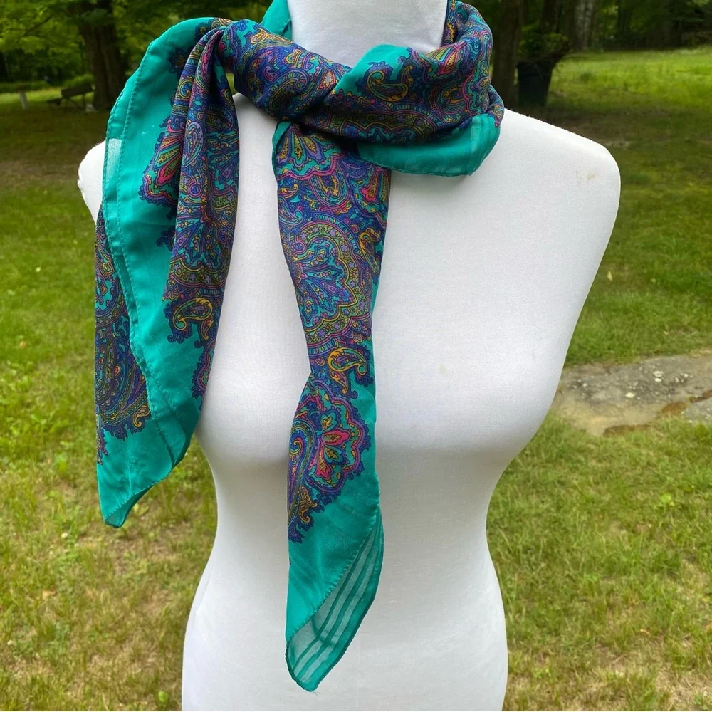 I. SHALOM SCARF ITALY VINTAGE GREEN BLUE RED LARGE SQUARE PAISLEY ACCESSORY